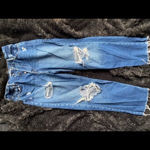 Distressed boyfriend jean